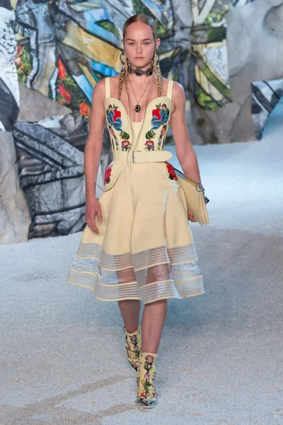 Look 14